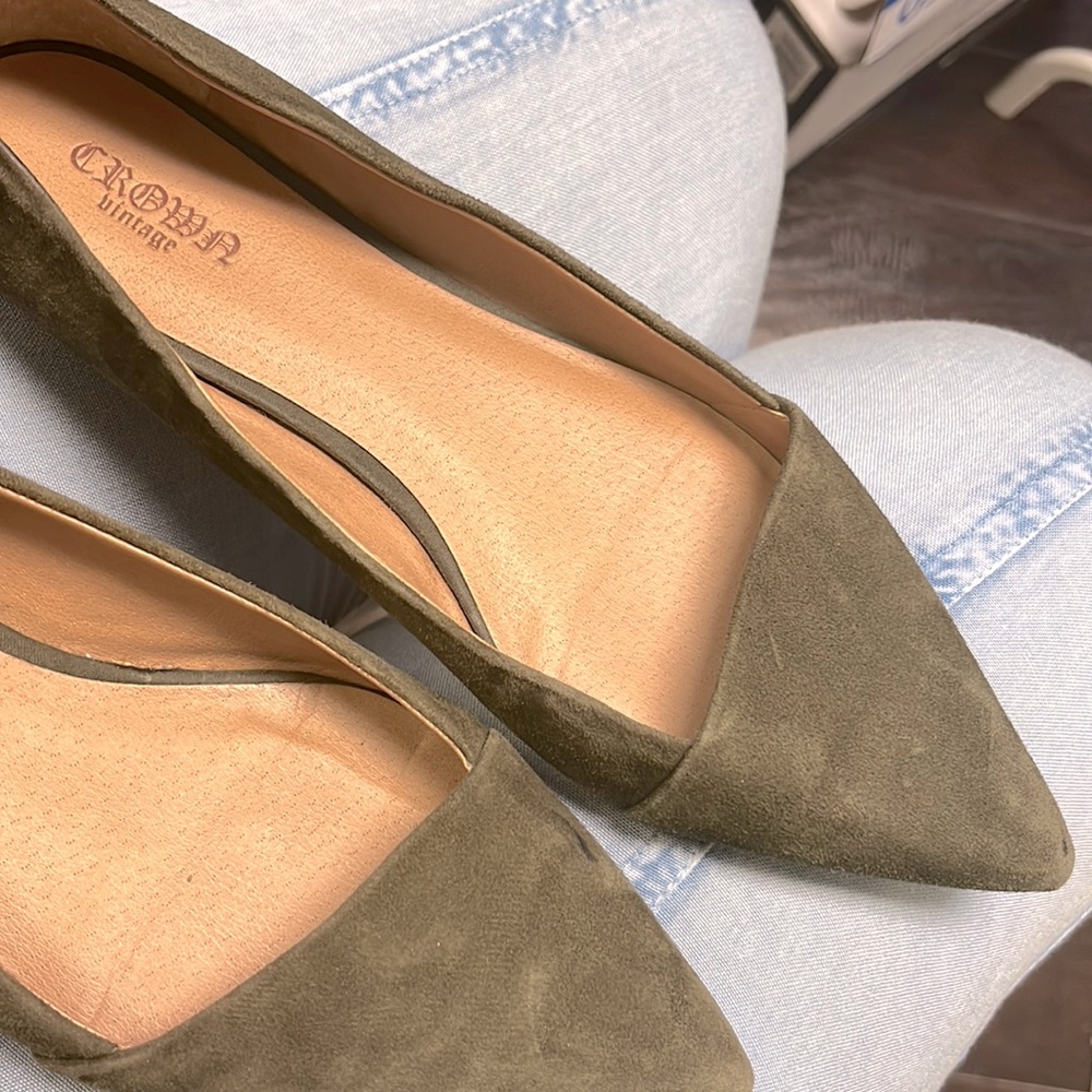 Crown Vintage Olive Green Flats !!! Perfect For Fall … Gem